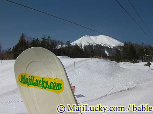 てかりのあるシャーベット雪のため板が走らないマイア