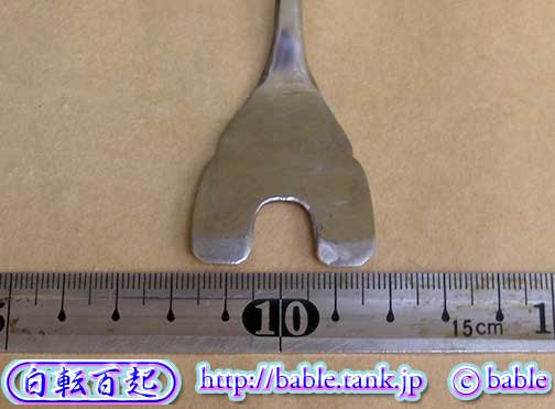 クリップが通る部分を切り欠いている
