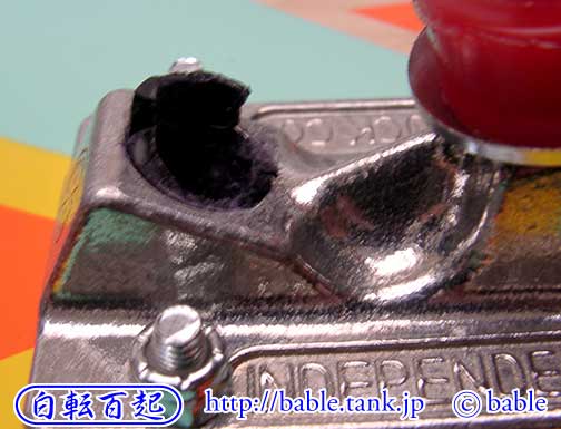 見るからに消耗しているピボットブッシュ